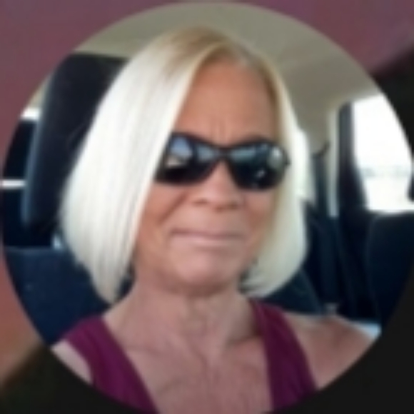 Meet your Posher, Lisa - Picture 3 of 3